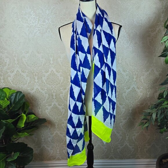 Hollister Irregular Oblong Scarf Blue & white Triangle Print Lime Green Edging - Picture 2 of 7